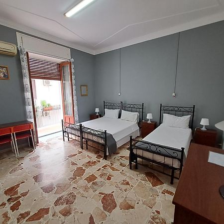 B&B Domus Pina คาตาเนีย ภายนอก รูปภาพ